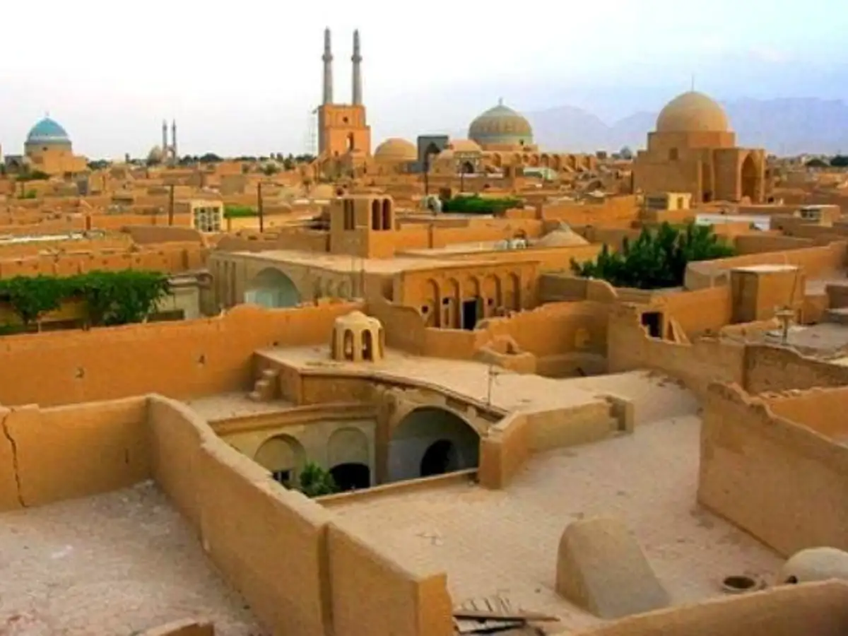 معماری خانههای سنتی یزد؛ همزیستی با کویر در سایه خشت و بادگیر معماری خانههای سنتی یزد؛ همزیستی با کویر در سایه خشت و بادگیر
